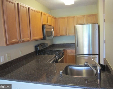 7111 Woodmont Avenue - Photo Thumbnail 3