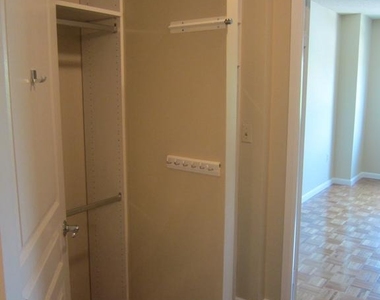7111 Woodmont Avenue - Photo Thumbnail 10
