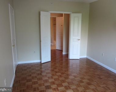 7111 Woodmont Avenue - Photo Thumbnail 7
