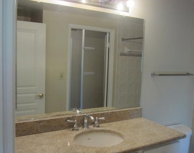 7111 Woodmont Avenue - Photo Thumbnail 5
