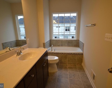 6215 Posey Street - Photo Thumbnail 8