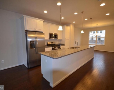 6215 Posey Street - Photo Thumbnail 3