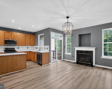 11500 Spyglass Place - Photo Thumbnail 18