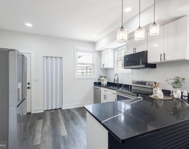 631 E 37th Street - Photo Thumbnail 13