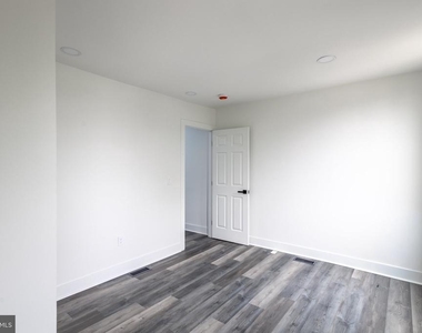 631 E 37th Street - Photo Thumbnail 27