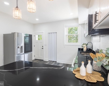 631 E 37th Street - Photo Thumbnail 14