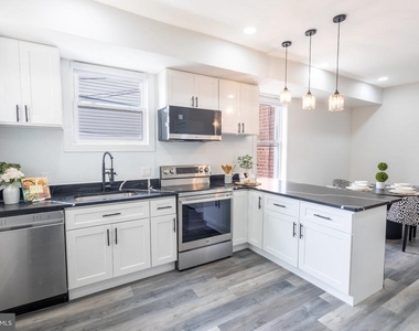 631 E 37th Street - Photo Thumbnail 11