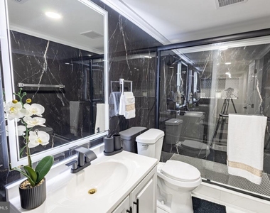 631 E 37th Street - Photo Thumbnail 5