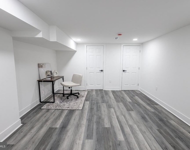 631 E 37th Street - Photo Thumbnail 7