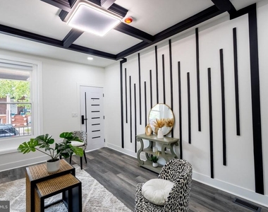 631 E 37th Street - Photo Thumbnail 19