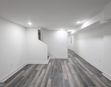 631 E 37th Street - Photo Thumbnail 3