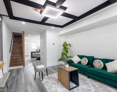 631 E 37th Street - Photo Thumbnail 16