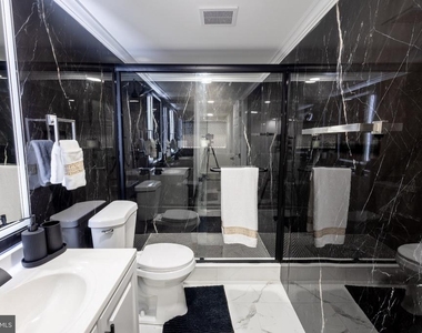 631 E 37th Street - Photo Thumbnail 6
