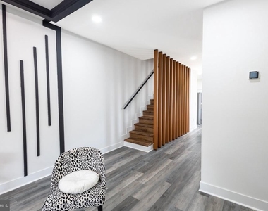 631 E 37th Street - Photo Thumbnail 18