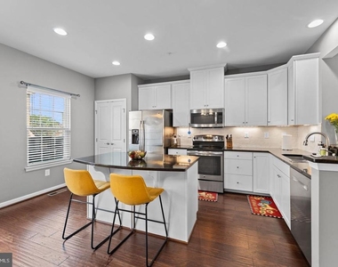 4662 Hudson Street - Photo Thumbnail 2