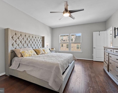 4662 Hudson Street - Photo Thumbnail 8