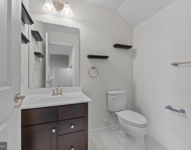 4662 Hudson Street - Photo Thumbnail 12