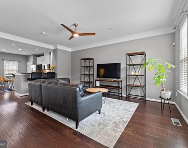 4662 Hudson Street - Photo Thumbnail 4