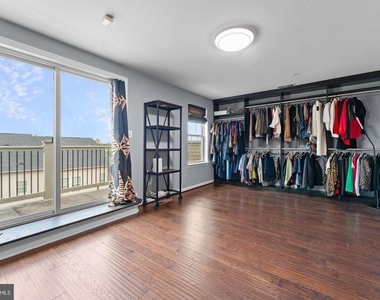4662 Hudson Street - Photo Thumbnail 13