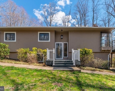 2891 Spring Lakes Drive - Photo Thumbnail 7