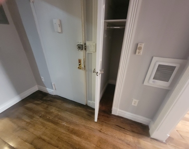 345 West 53rd Street - Photo Thumbnail 6