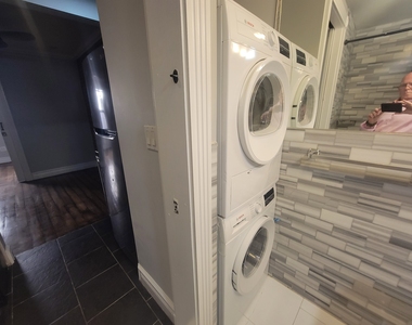 345 West 53rd Street - Photo Thumbnail 5