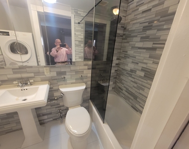 345 West 53rd Street - Photo Thumbnail 4