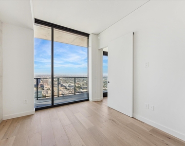 610 Davis St - Photo Thumbnail 7