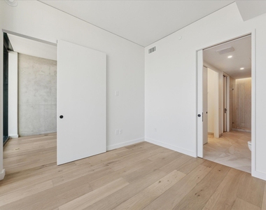 610 Davis St - Photo Thumbnail 6