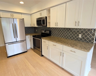 3205 Loyola Ln - Photo Thumbnail 4