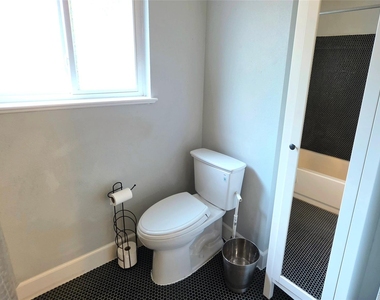 3205 Loyola Ln - Photo Thumbnail 12