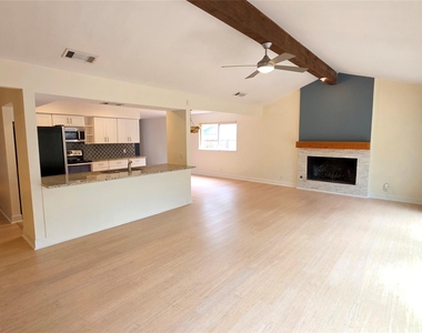 3205 Loyola Ln - Photo Thumbnail 7