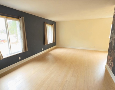 3205 Loyola Ln - Photo Thumbnail 20