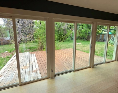 3205 Loyola Ln - Photo Thumbnail 28