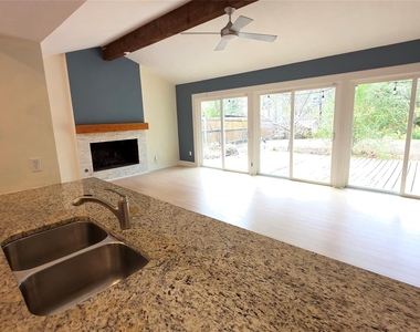 3205 Loyola Ln - Photo Thumbnail 6