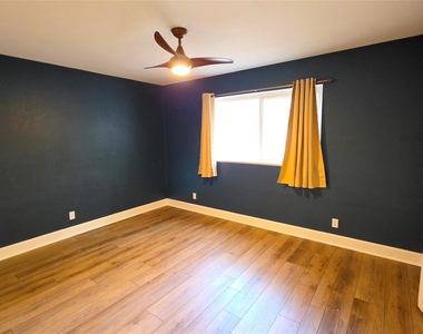 3205 Loyola Ln - Photo Thumbnail 16