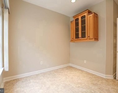 722 Capitol Square Place Sw - Photo Thumbnail 10