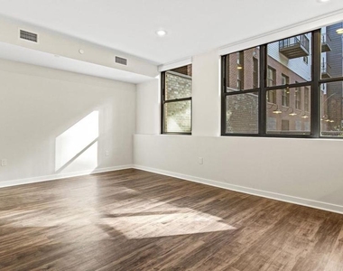 4000 Wisconsin Avenue Nw - Photo Thumbnail 2