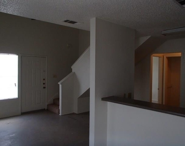 2205 Katy Ln - Photo Thumbnail 3