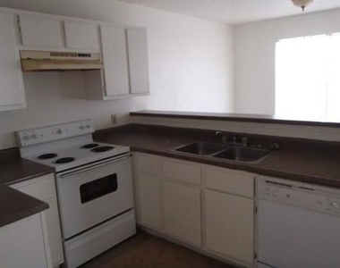 2205 Katy Ln - Photo Thumbnail 2