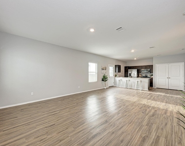 129 Vulcan Dr - Photo Thumbnail 6