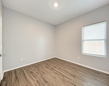129 Vulcan Dr - Photo Thumbnail 25
