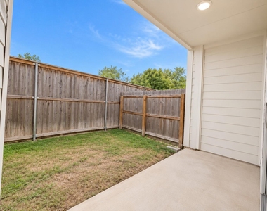 8851 Oakland Rd - Photo Thumbnail 17