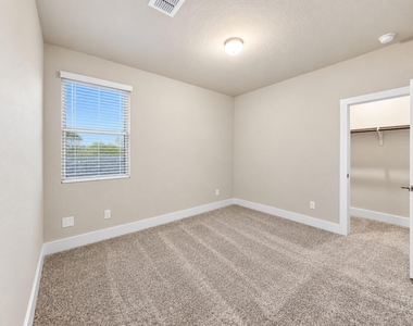 8851 Oakland Rd - Photo Thumbnail 12