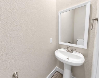 8851 Oakland Rd - Photo Thumbnail 18