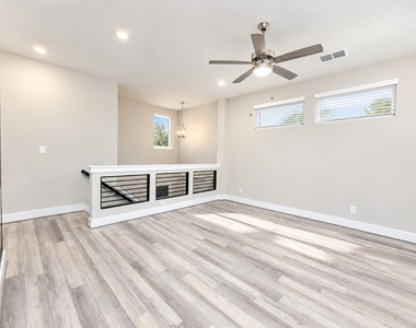 8851 Oakland Rd - Photo Thumbnail 4