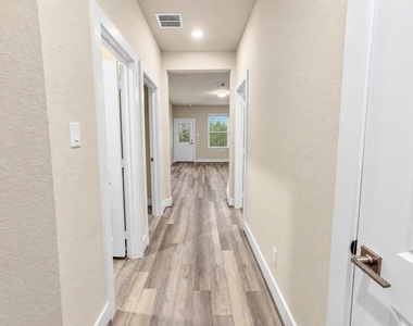 8851 Oakland Rd - Photo Thumbnail 11