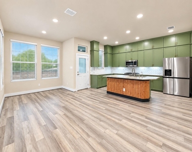 8851 Oakland Rd - Photo Thumbnail 1