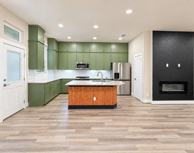 8851 Oakland Rd - Photo Thumbnail 2