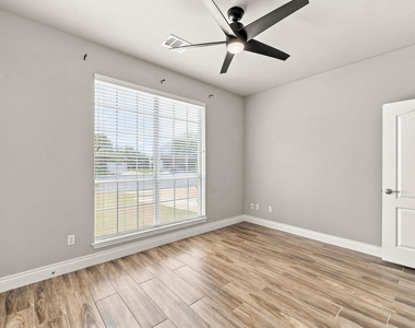 1600 Viki Lynn Ct - Photo Thumbnail 27